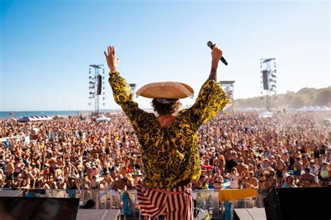 Lorenzo Jovanotti's Jova Beach Party Concert Series - A Coastal Celebration of Music, Sun, and Sustainability!