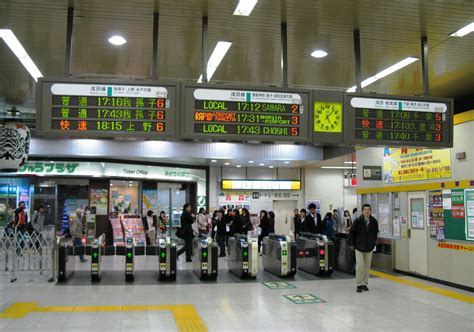 成田駅 駐車場 安い：駐車場選びの意外なポイント