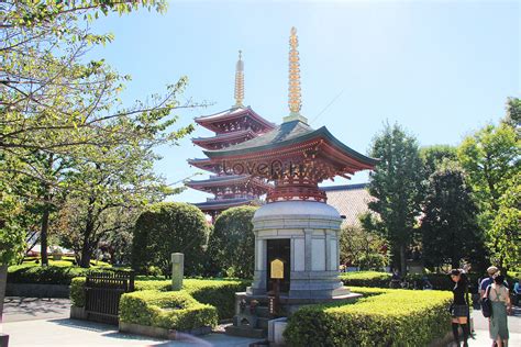 浅草寺からスカイツリー：伝統と未来の交差点