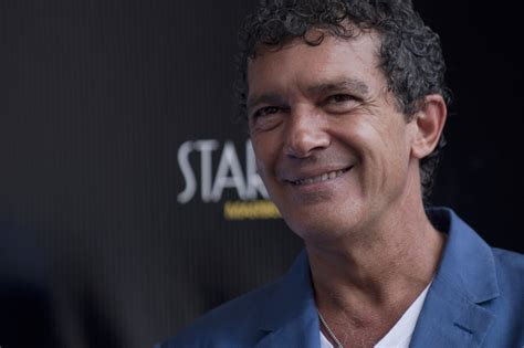 The Tamborilero Tour Scandal: Unmasking Antonio Banderas' Musical Mishap!