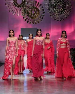 Urmila Matondkar Unveils Sparkling Saree Collection at Lakme Fashion Week! A Celebration of Traditional Elegance and Modern Sensibility